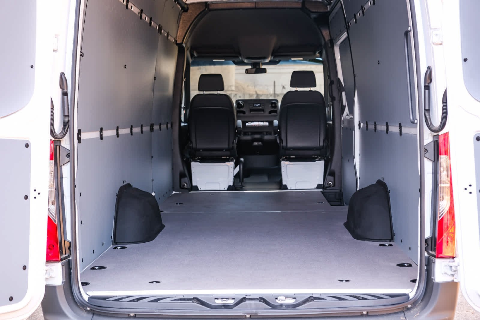 New 2026 Arctic White Mercedes-Benz Cargo 170ExtWB High Roof RWD 2.0L I4 Diesel Turbo image 39