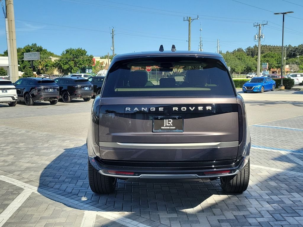 New 2026 Charente Grey LAND ROVER SE image 4