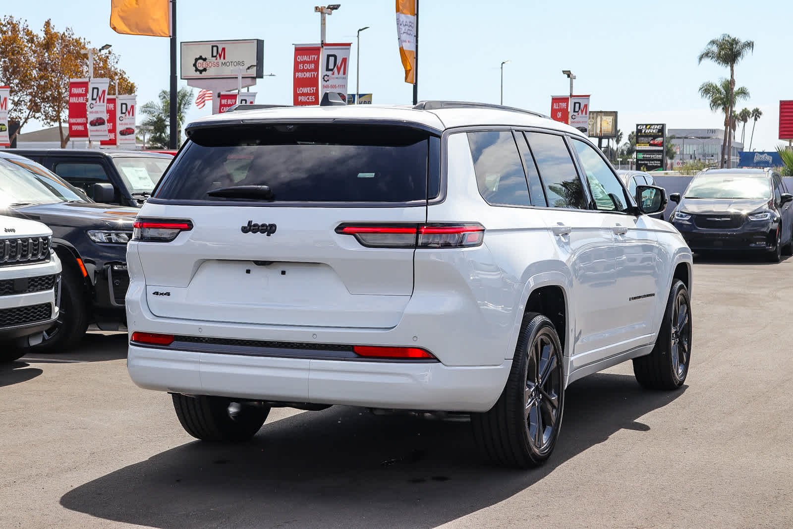 New 2027 Bright White Clear-Coat Paint Jeep Limited Reserve image 4