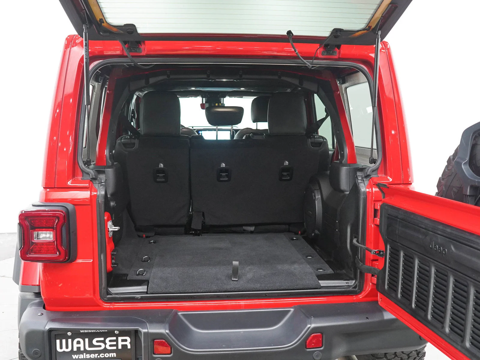 Used 2025 Firecracker Red Clearcoat Jeep Rubicon image 16