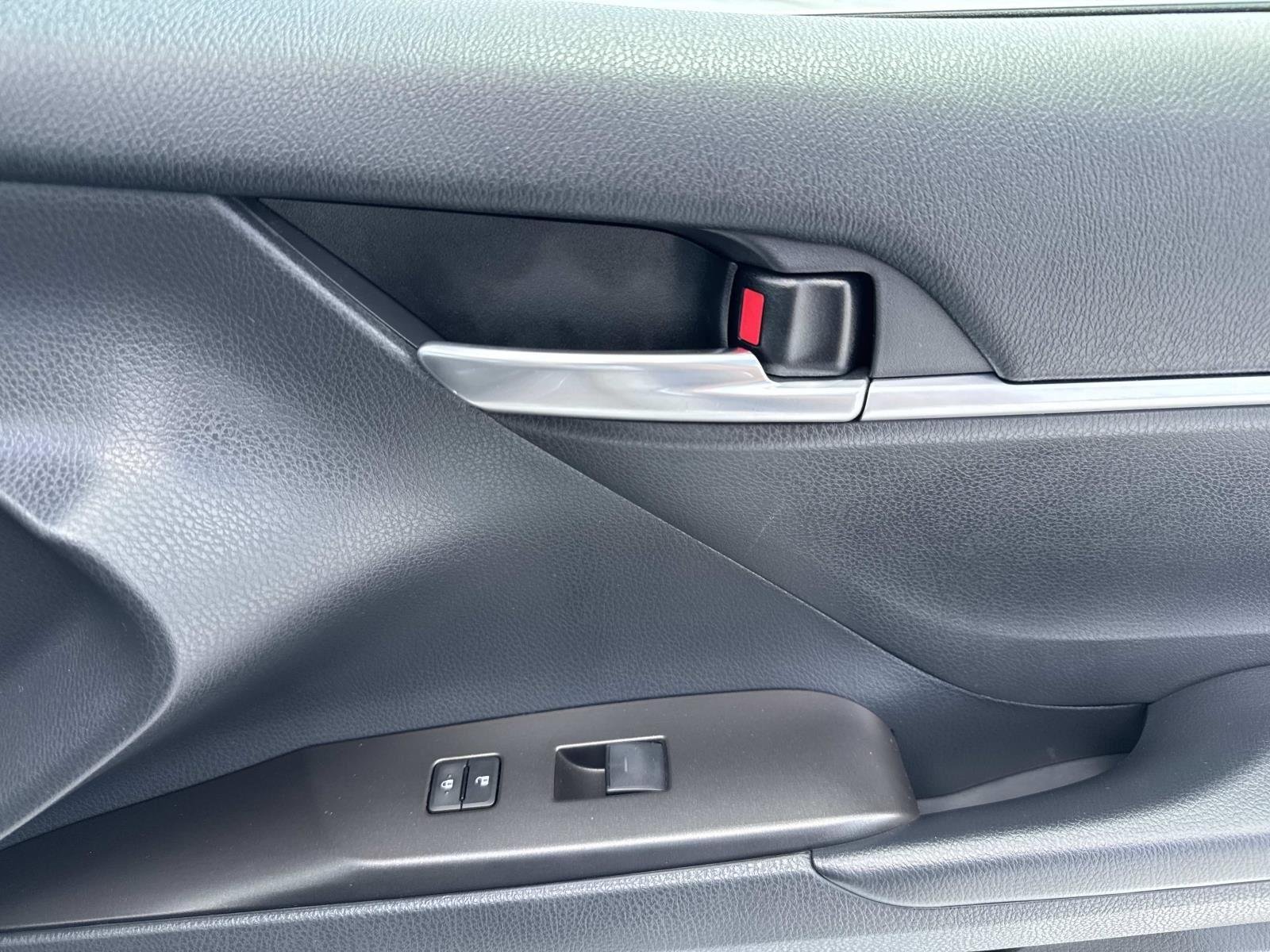 2021 Toyota Camry LE - Photo 14