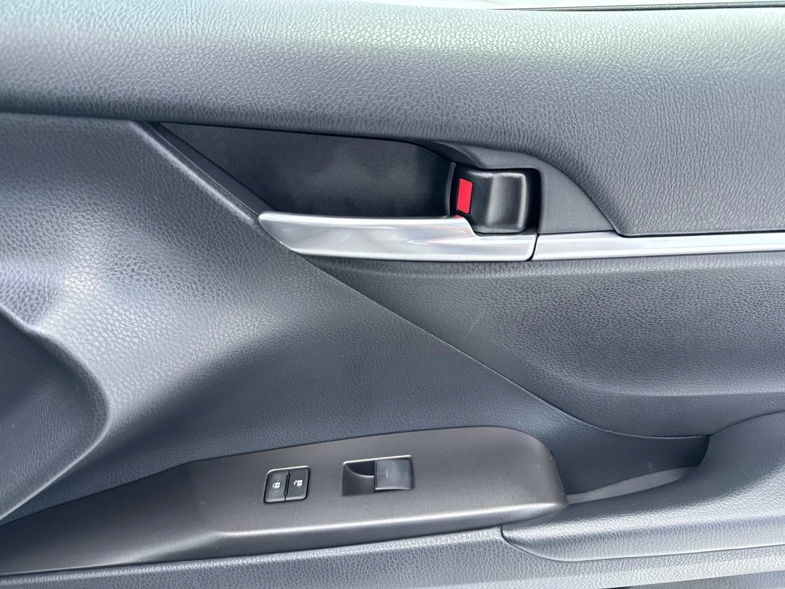 2021 Toyota Camry LE - Photo 14