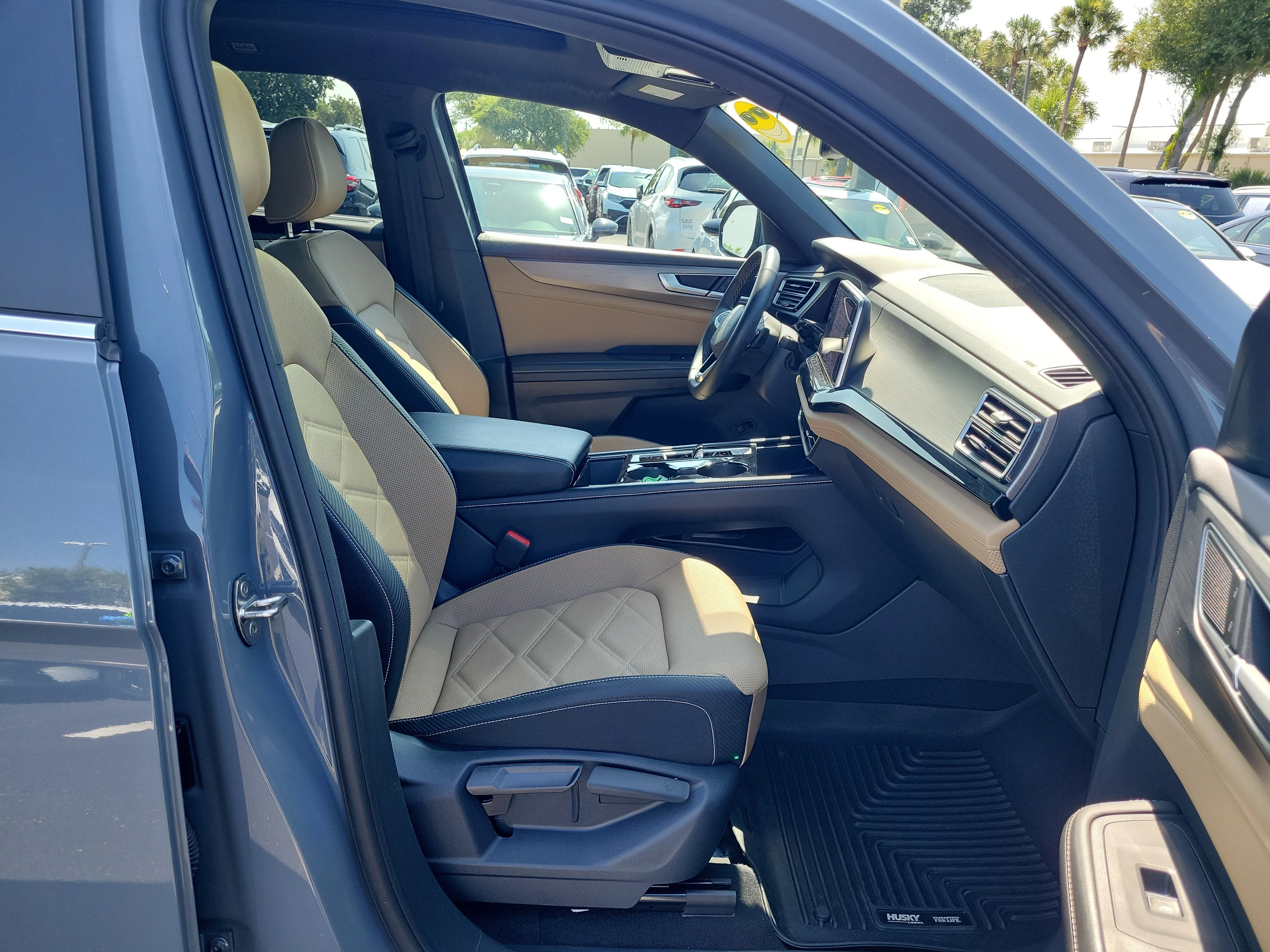 Used 2024 Gray Volkswagen 2.0T SE w/Technology image 8