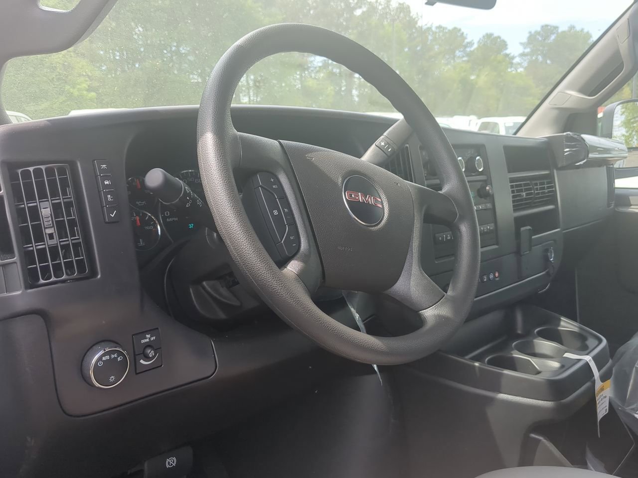 New 2025 Summit White GMC Work Van image 10