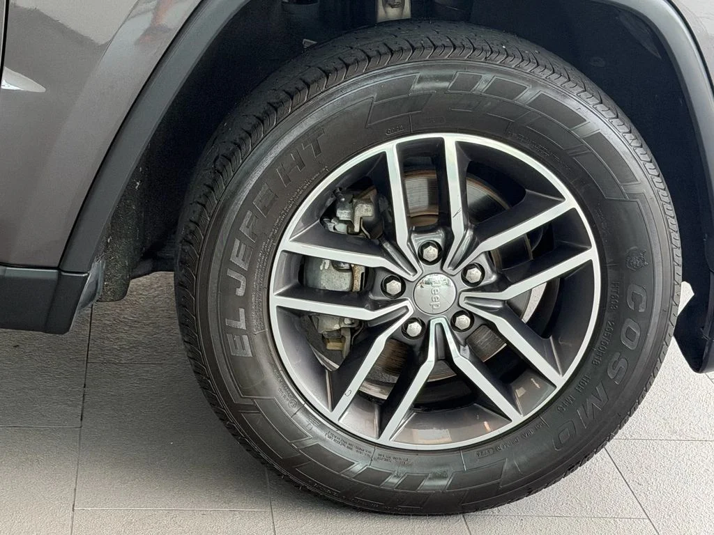 Used 2018 Gray Jeep Limited image 9