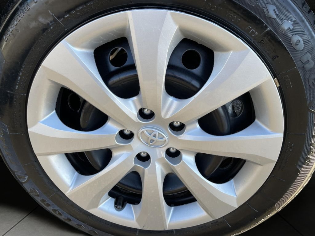 Used 2024  Toyota LE image 27