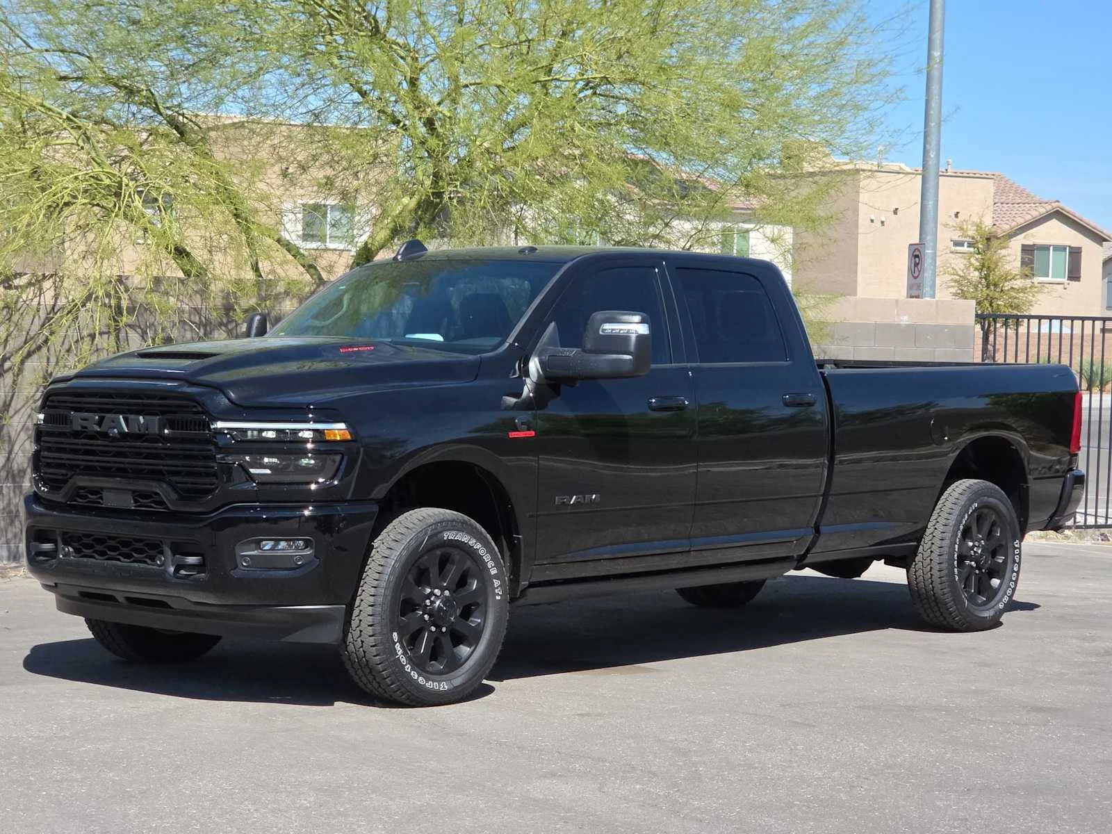 New 2026 Diamond Black Crystal Pearl-Coat Exterior Paint RAM Laramie image 5