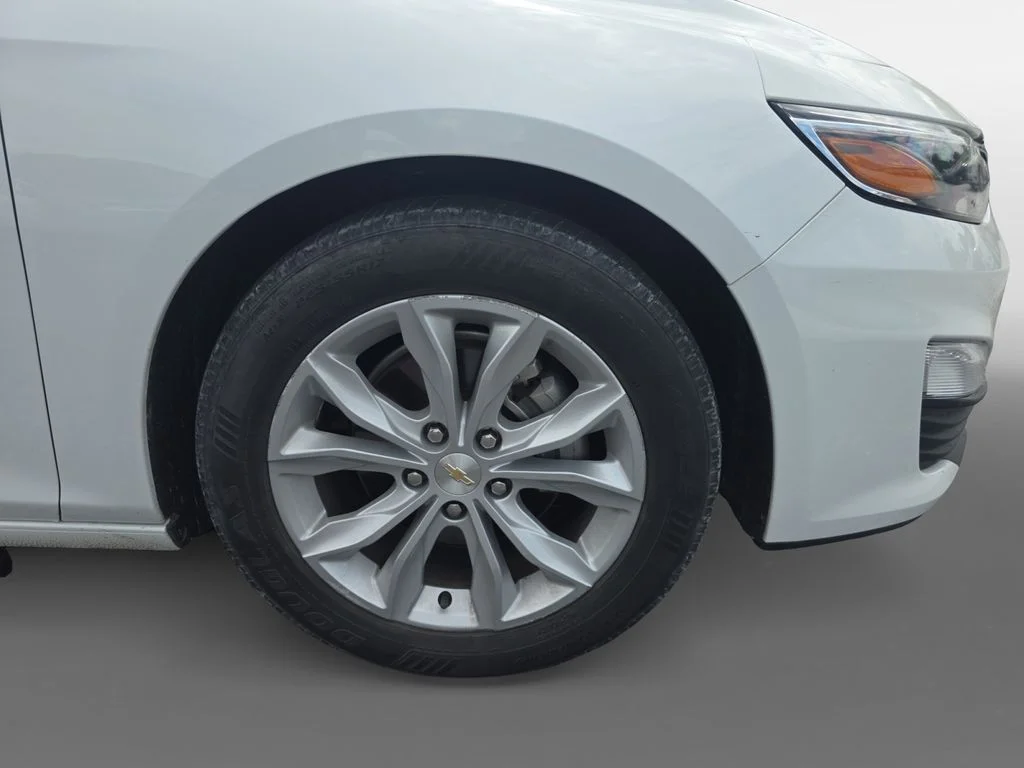 Used 2025 Summit White Chevrolet LT image 10