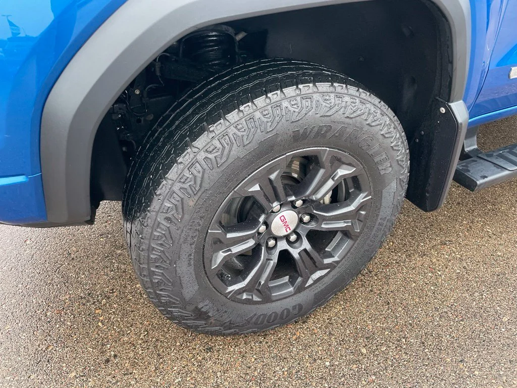 Used 2023 Blue Metallic GMC Elevation image 3