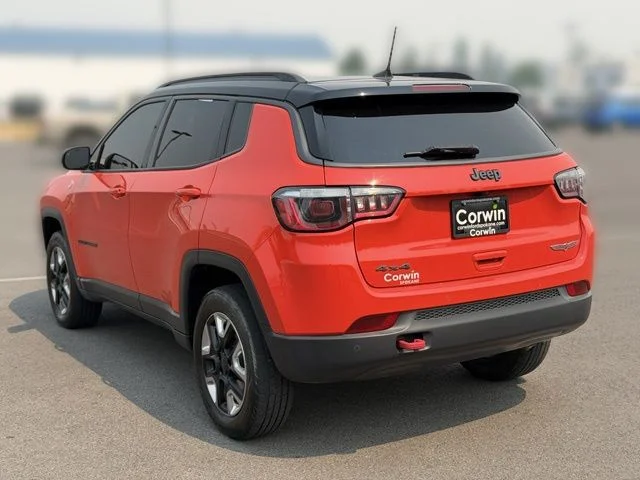 Used 2018 Spitfire Orange Clearcoat Jeep Trailhawk image 15