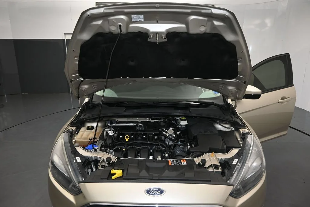 Used 2017 White Gold Metallic Ford SEL image 18