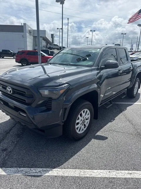 Certified Used 2024  Toyota SR5 image 3