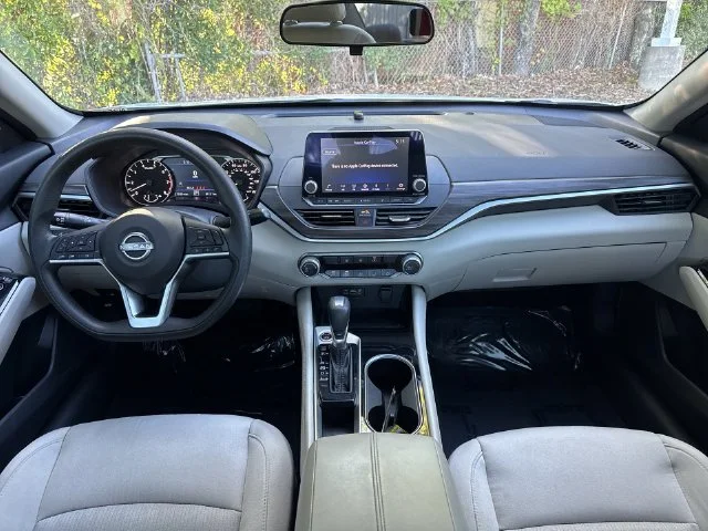 Used 2023 White Nissan 2.5 SV image 9