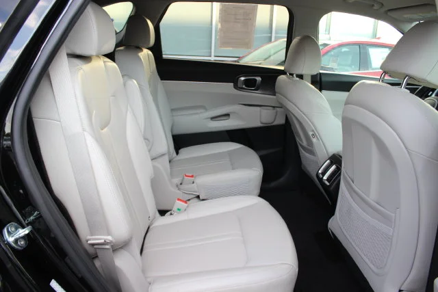 Used 2021 Black Kia S image 30