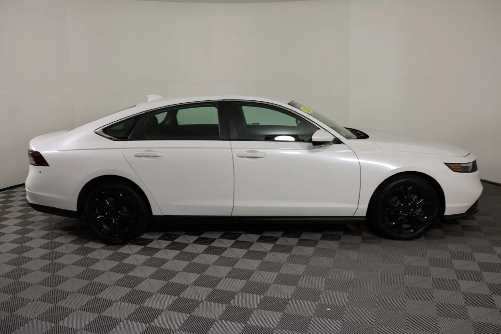 Used 2024 Platinum White Pearl Honda LX image 9