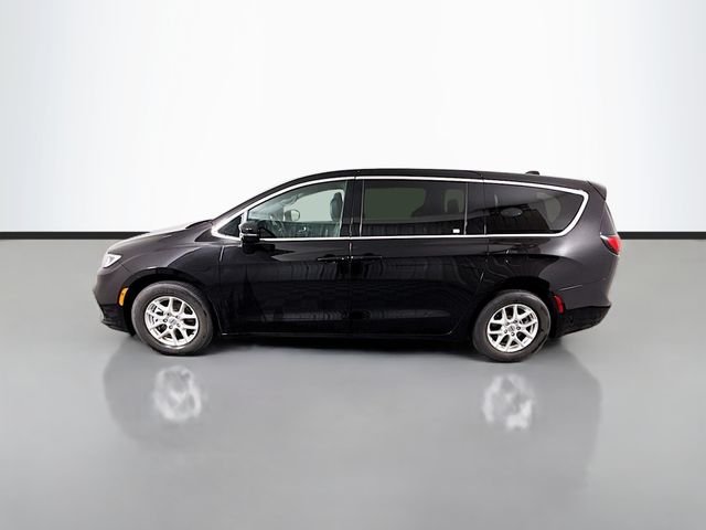 Used 2025 Black Chrysler Select image 4