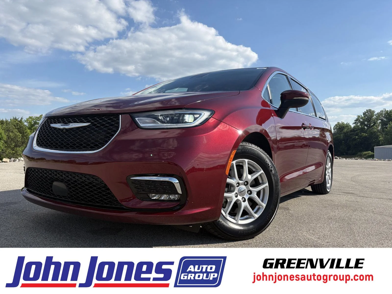 2023 Chrysler Pacifica Touring L's photo
