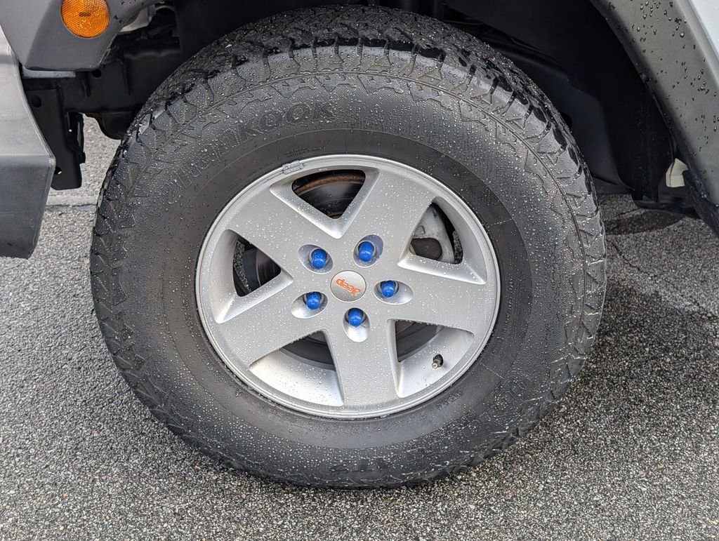 Used 2017 White Jeep Unlimited Sport image 6