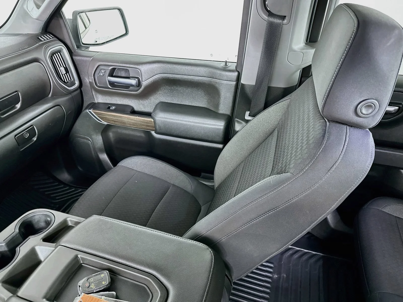 Used 2019 SUMMIT WHITE Chevrolet LT image 24