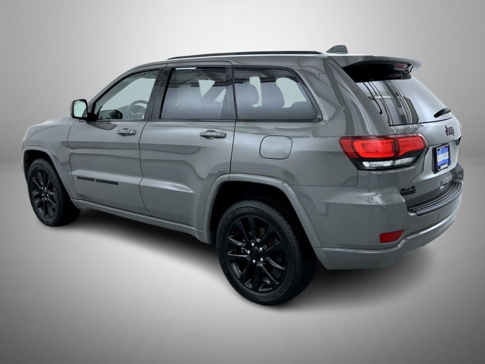 Used 2022 Gray Jeep Laredo X image 7