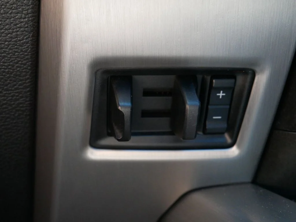 Used 2015 White Ford Platinum image 27