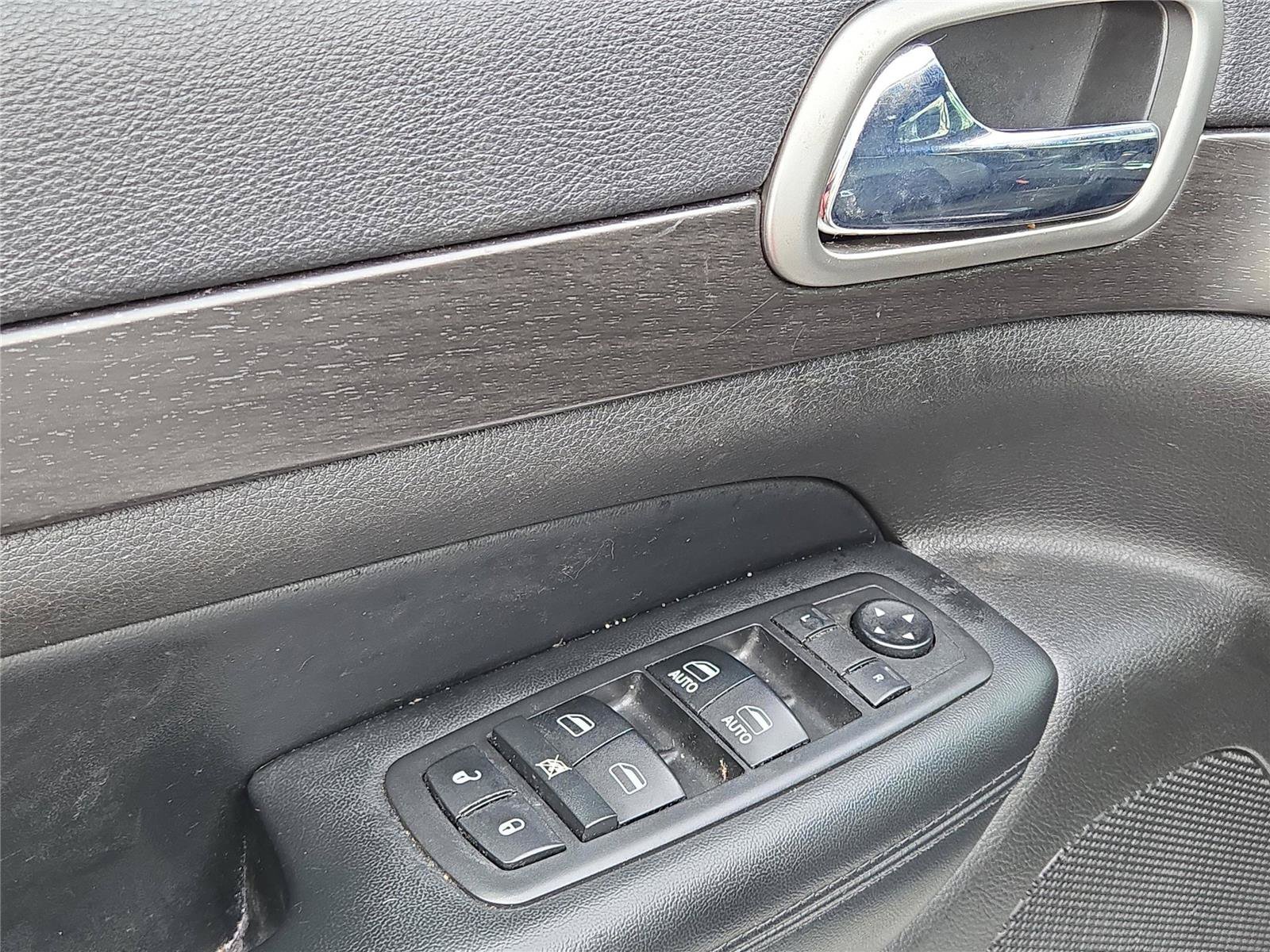 Used 2018 White Jeep Laredo E image 20