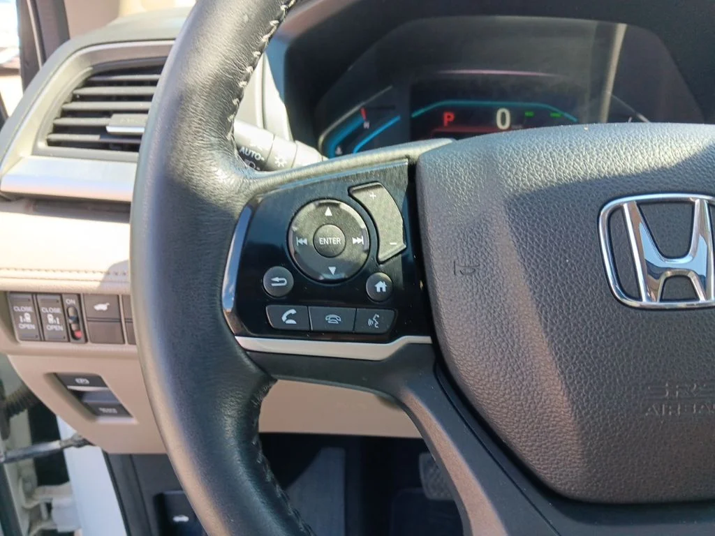 Used 2020 Platinum White Pearl Honda EX-L image 18