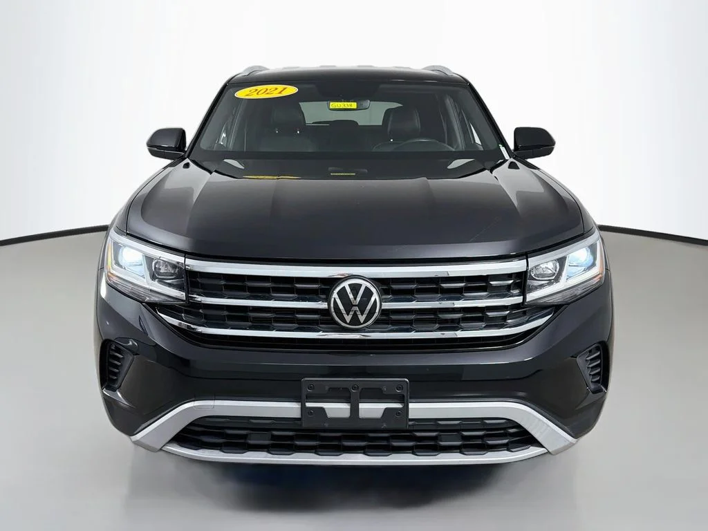 Used 2021 Deep Black Pearl Volkswagen 2.0T SE image 2
