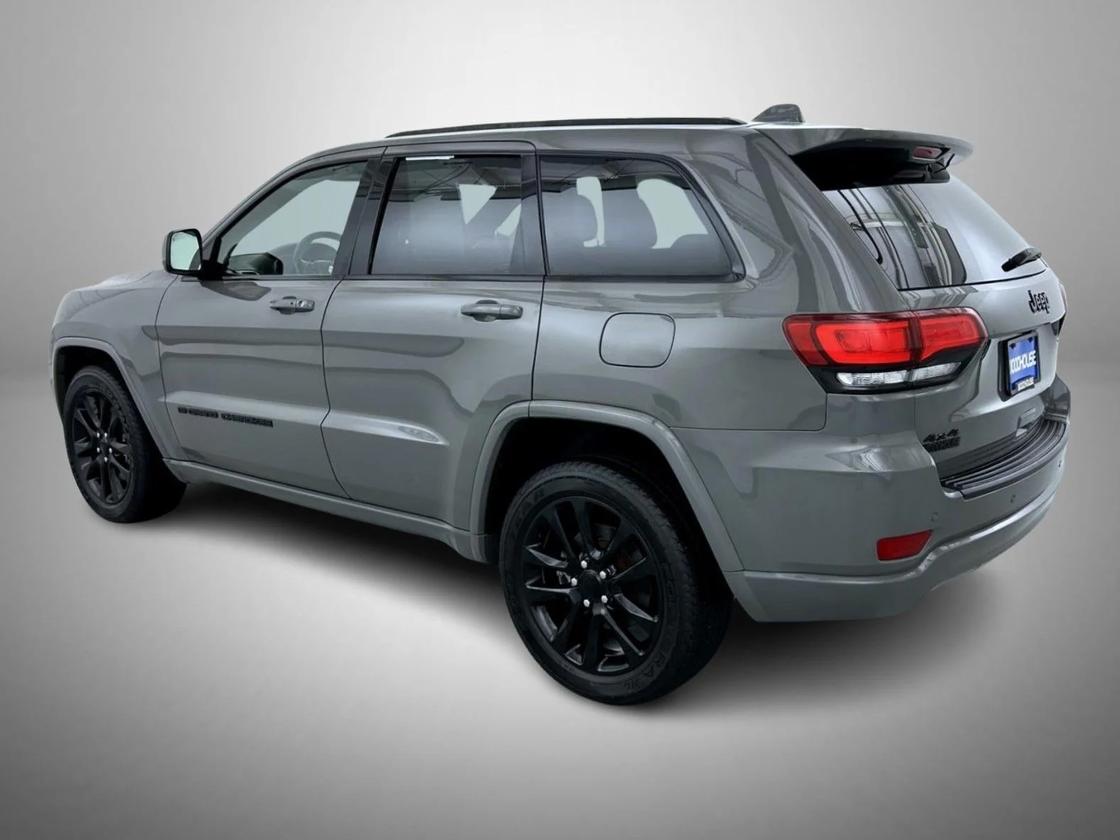 Used 2022 Gray Jeep Laredo X image 7