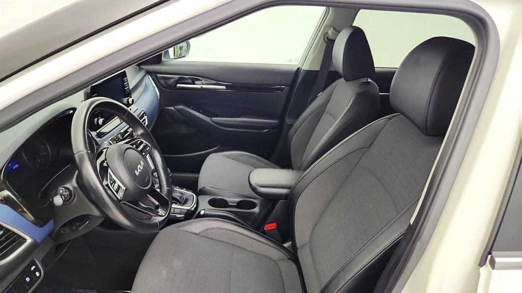 Used 2023 Snow White Pearl Kia S IVT AWD image 18