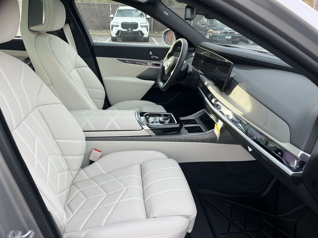 New 2026 Silver BMW xDrive60 image 25