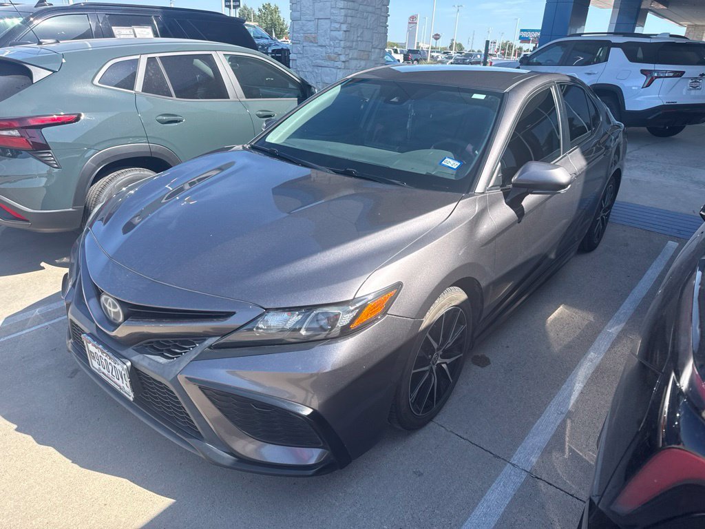 2022 Toyota Camry SE