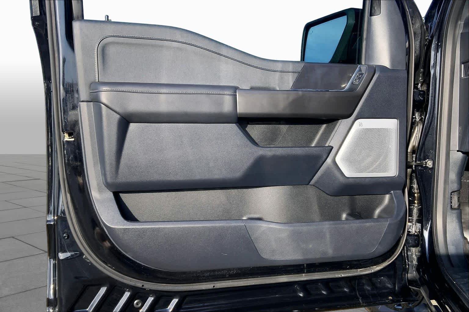 Used 2025 Agate Black Metallic Ford LARIAT image 20