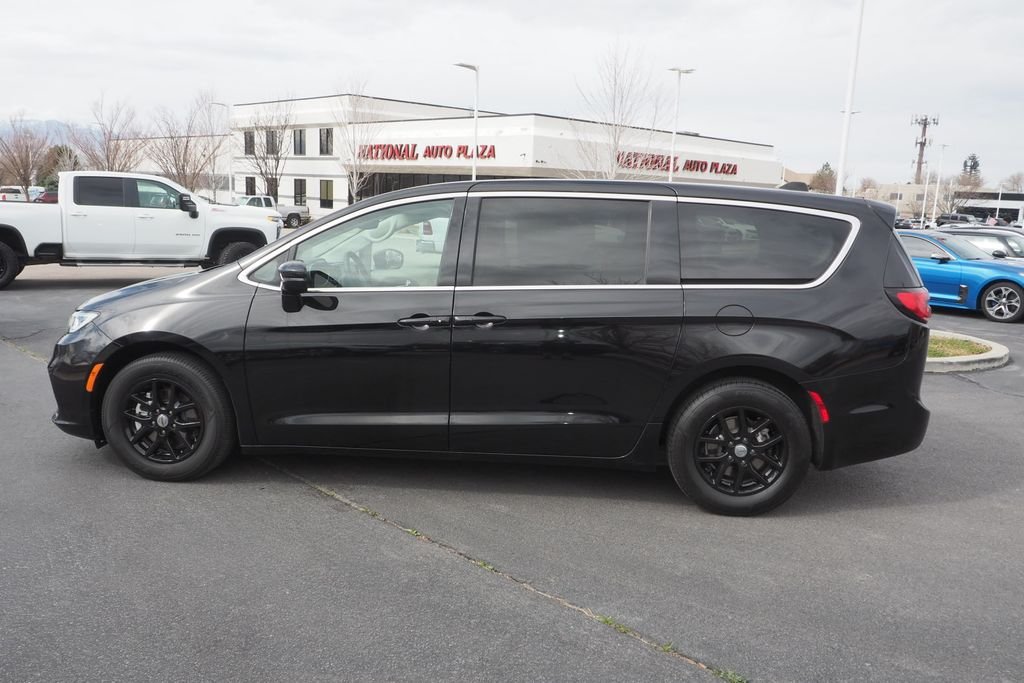 Used 2024 Black Chrysler Touring L image 8