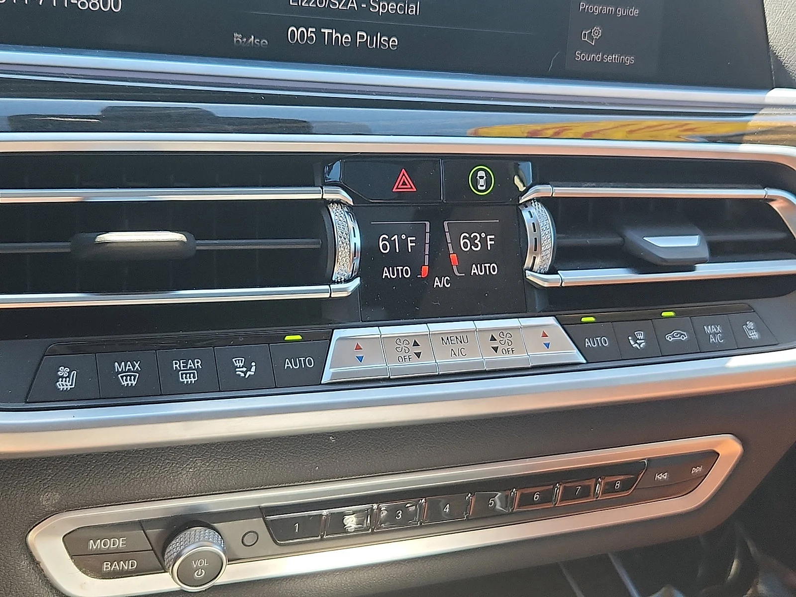 Used 2019 Black BMW xDrive40i image 16