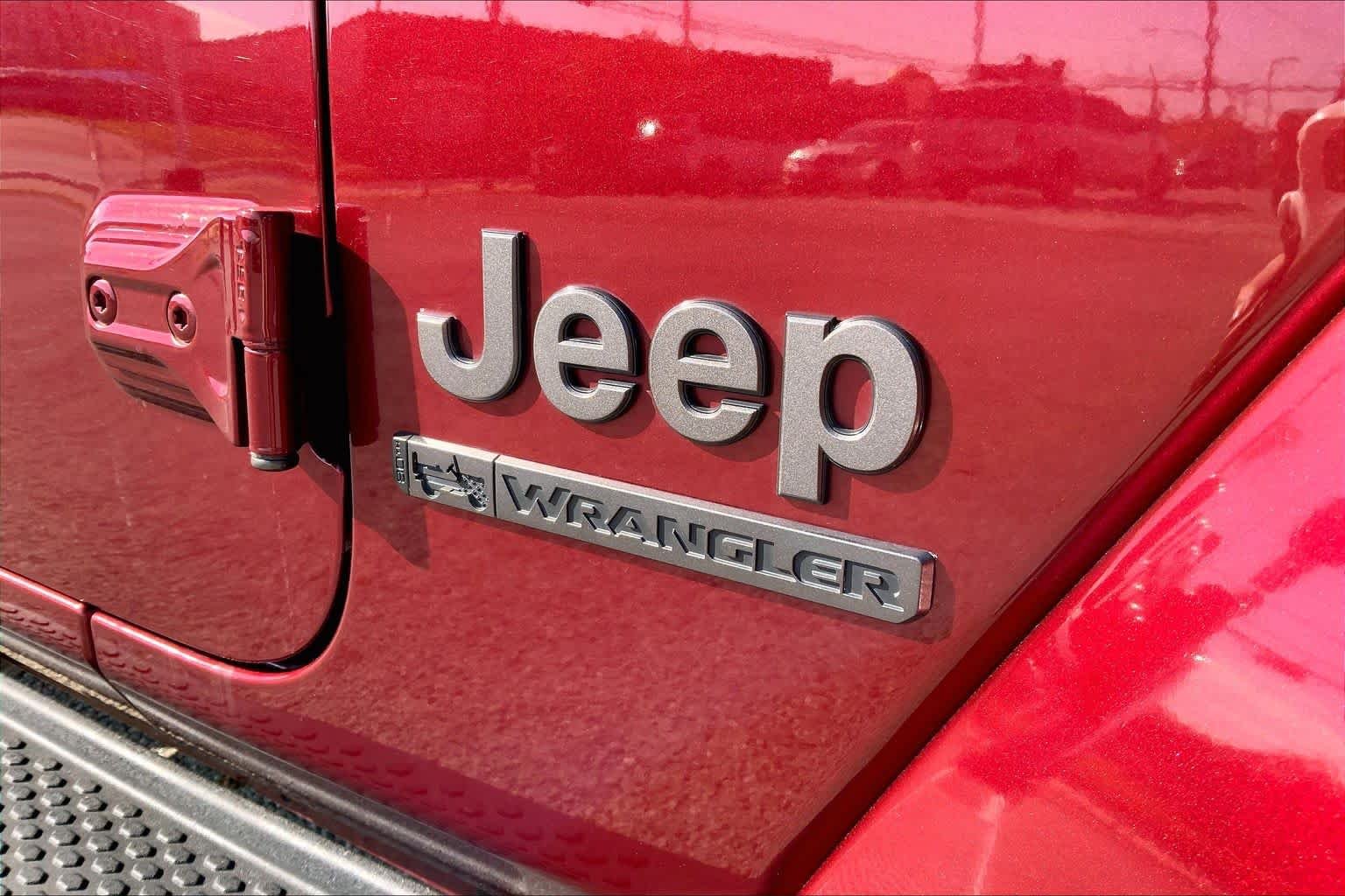 Used 2021 Snazzberry Pearlcoat Jeep Unlimited 80th Anniversary image 30