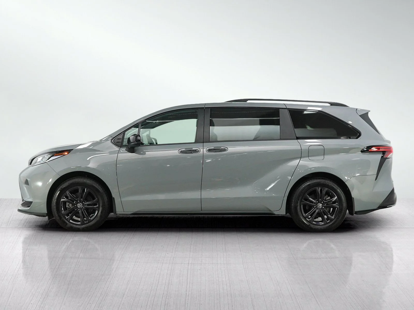 Used 2026 Toyota Sienna LE with VIN 5TDGSKFC1TS231464 for sale in Bloomington, Minnesota