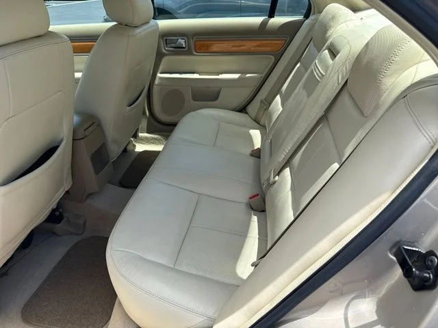 Used 2007 Dune Pearl Clearcoat Metallic Lincoln Base image 21