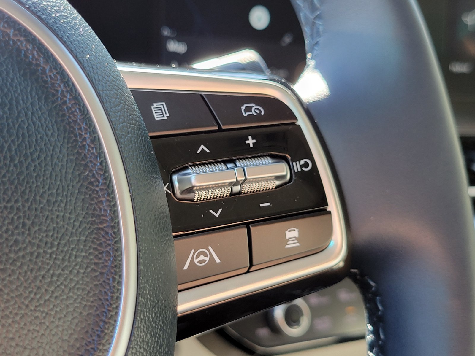Certified Used 2025 White Kia SX Prestige image 19