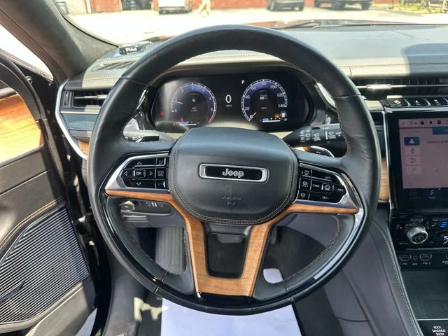Used 2022 Diamond Black Jeep Summit Reserve image 13