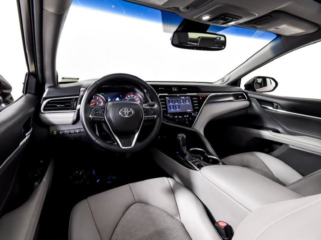 Used 2018 Red Toyota XSE V6 image 33