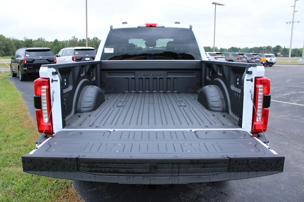 New 2027 Oxford White Ford F-350® XLT image 17