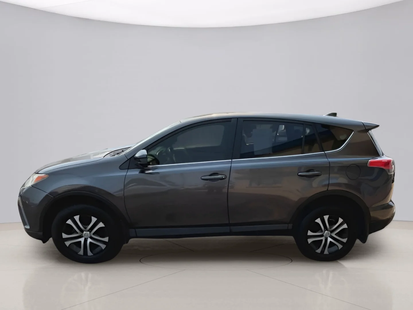 Used 2018 Gray Toyota LE image 5