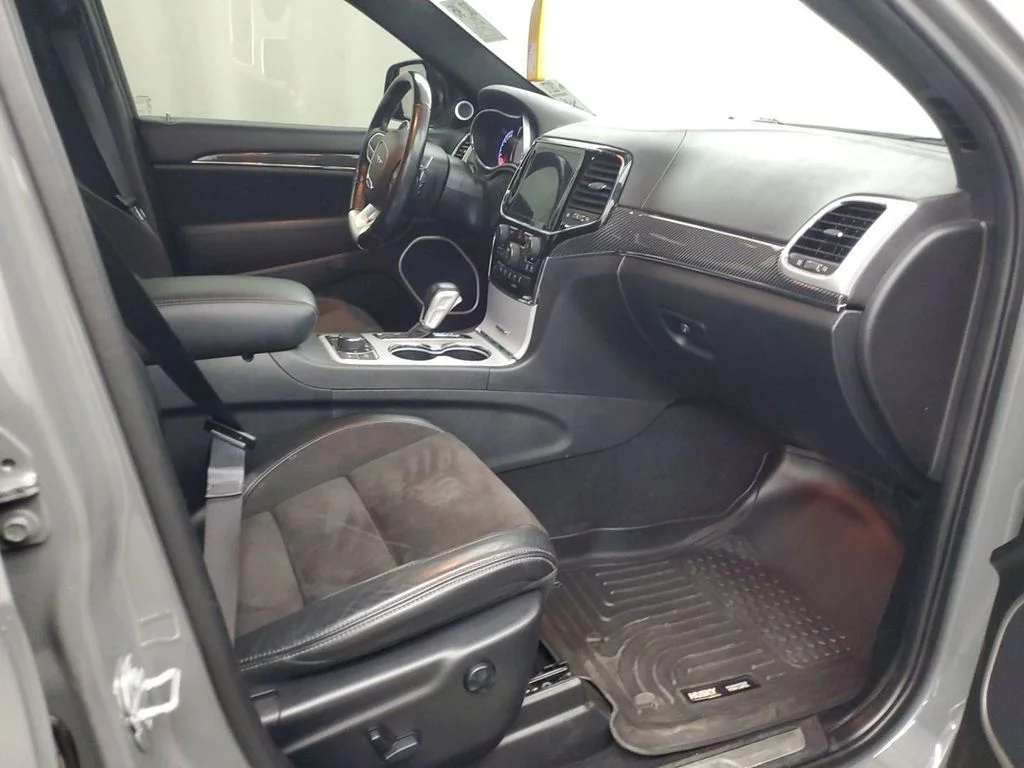 Used 2020 Sting-Grey Jeep SRT image 11