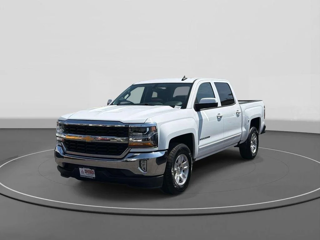 Used 2018 Summit White Chevrolet LT image 1