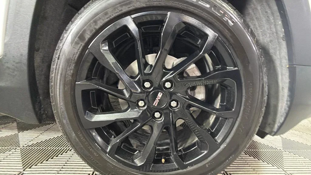 Used 2023 Summit White GMC SLE image 36
