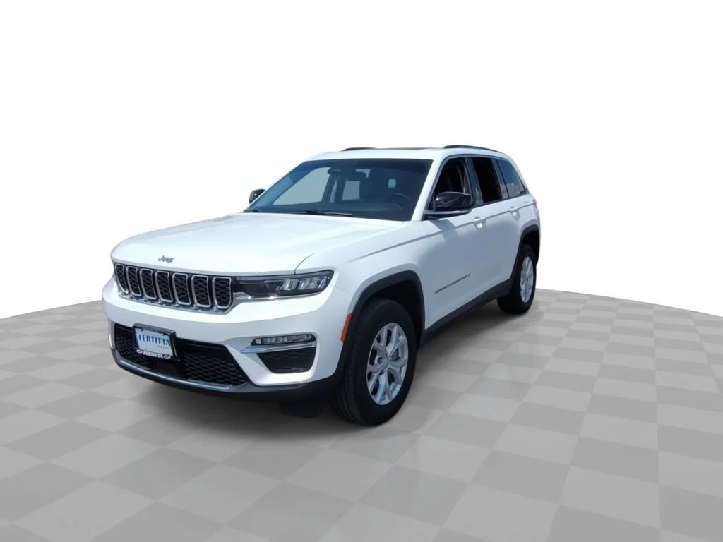 Used 2023 White Jeep Limited 4x4 image 3