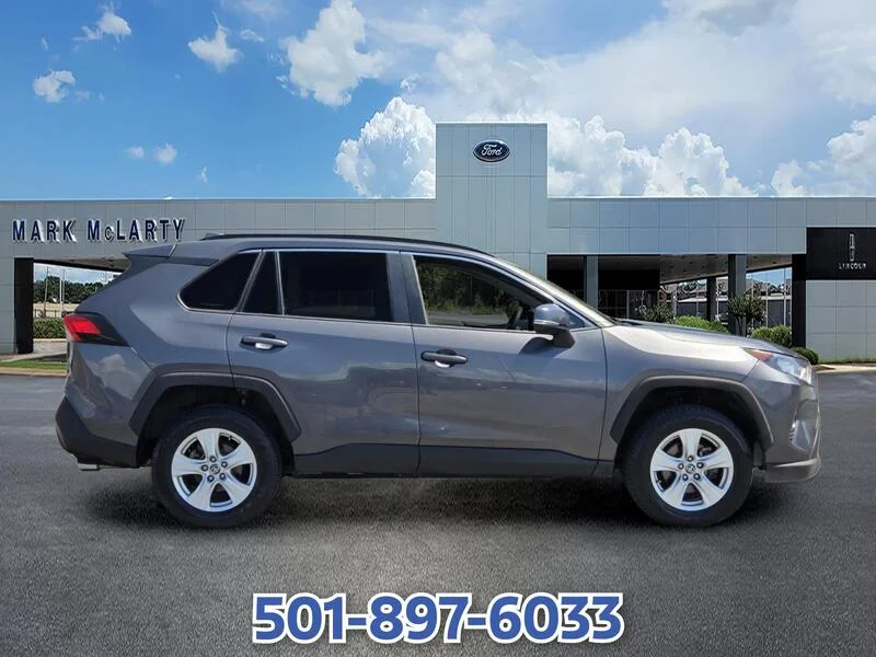 Used 2021 Magnetic Gray Metallic TOYOTA XLE FWD image 6