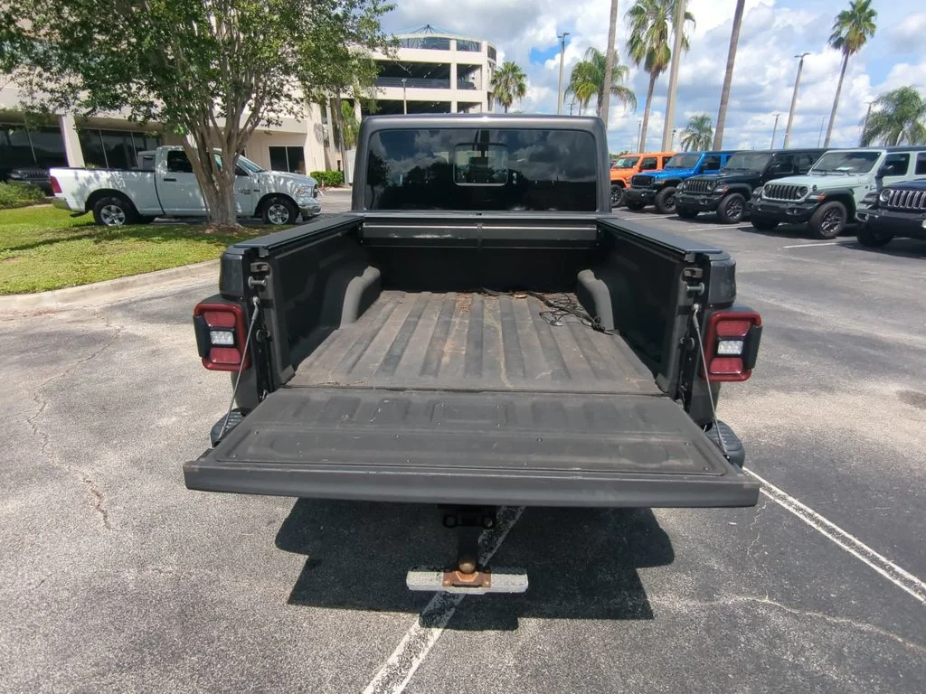 Used 2021 Gray Jeep Rubicon image 14