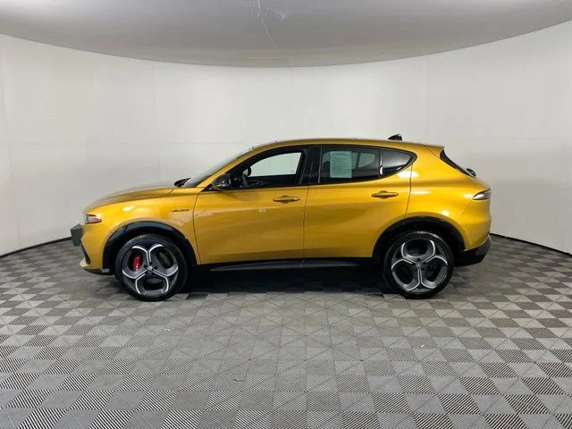 Used 2026 Yellow Alfa Romeo Base image 4